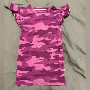 Little Sleepies berry camo flutter sleeve tee